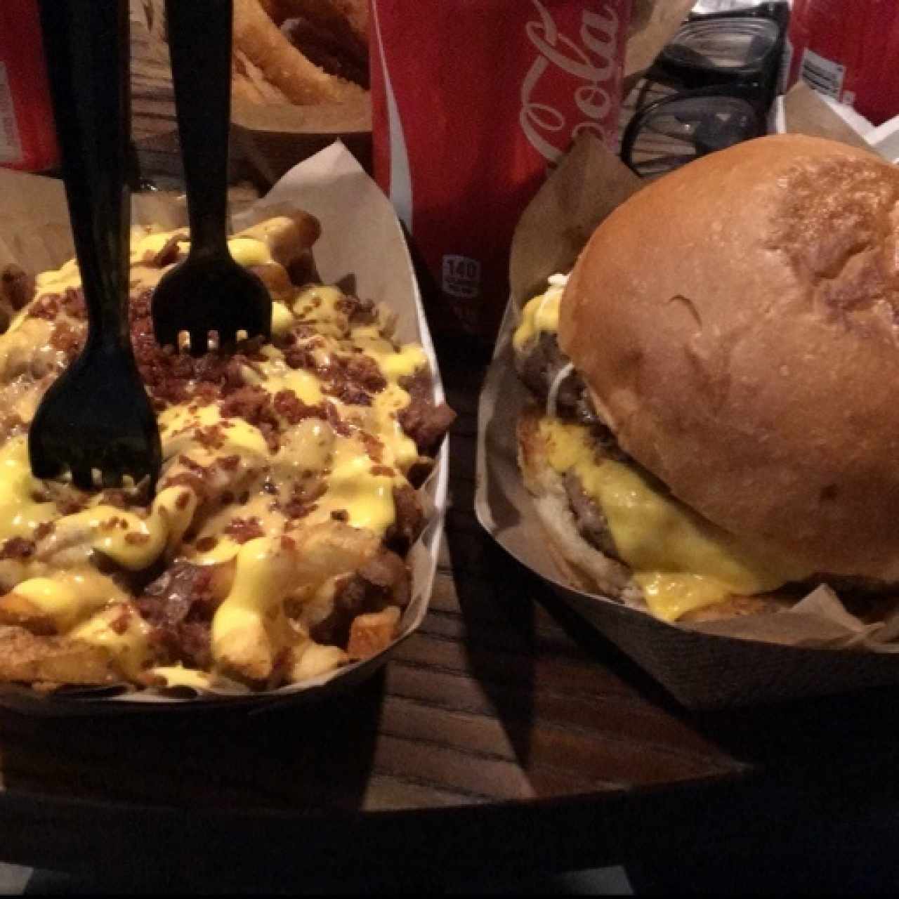 Hamburguesa Oink y Chancho Fries