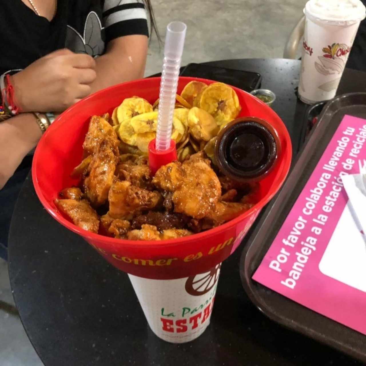 pollo a la parrilla con platanitos