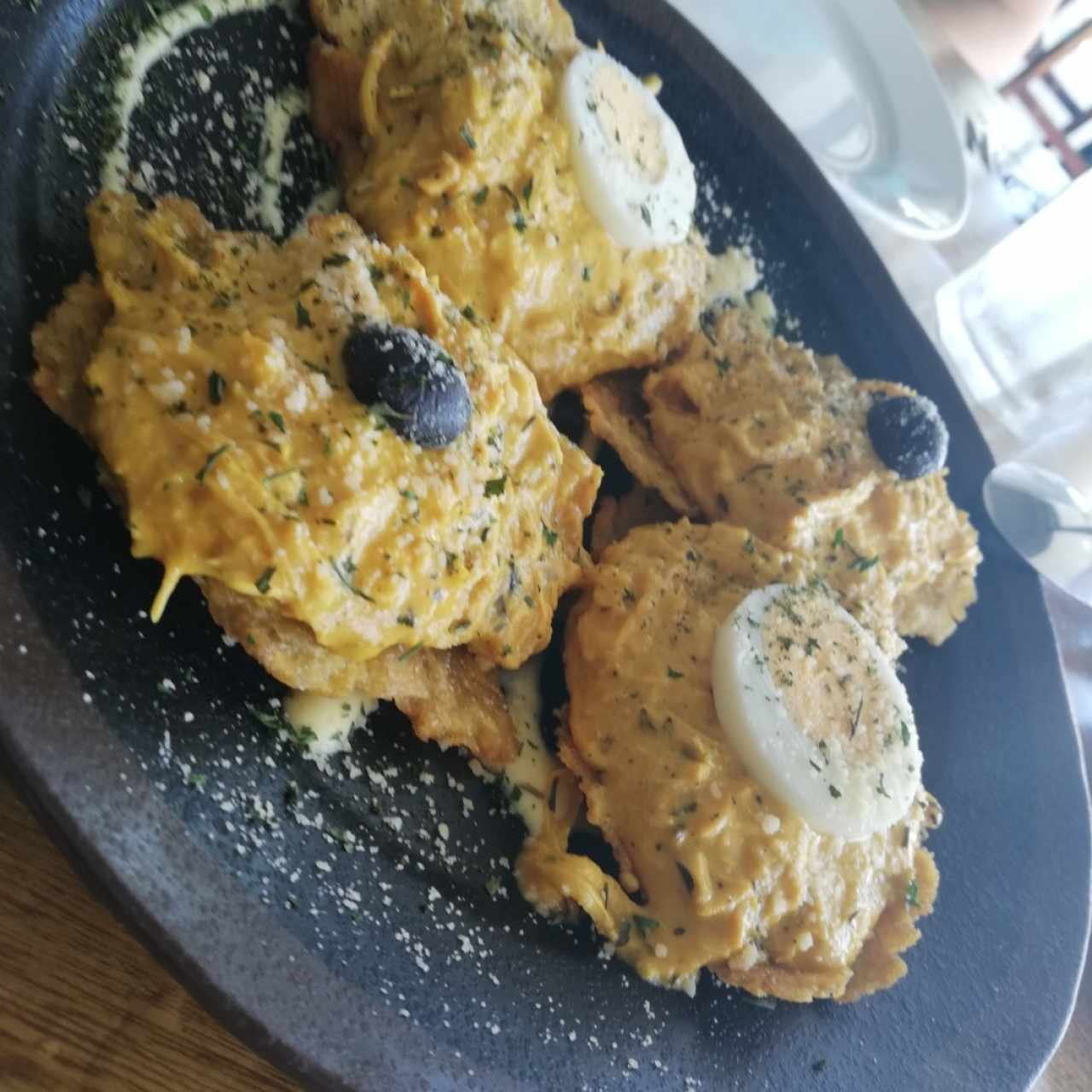 Patacones con Ají de gallina