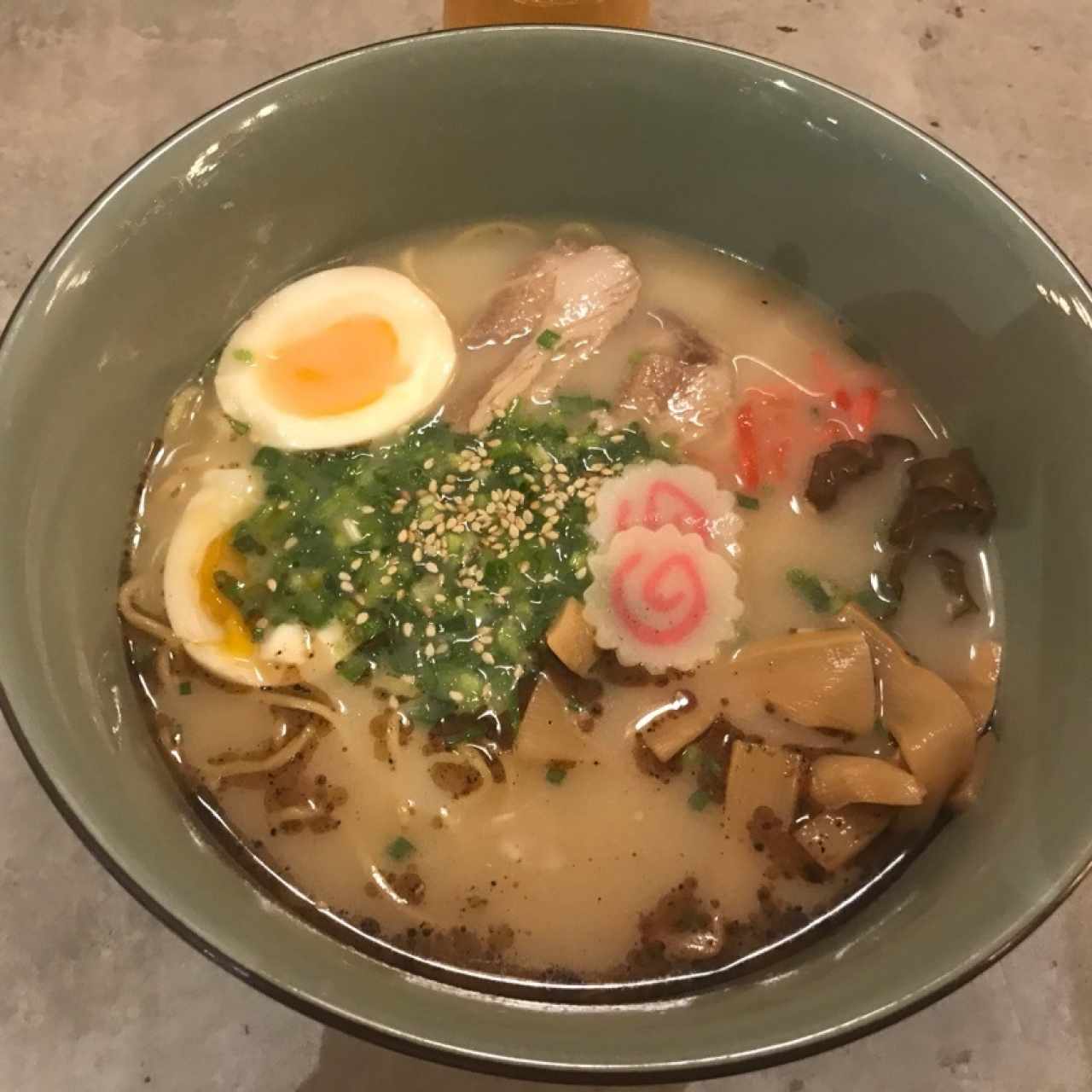 Ramen con base de pollo