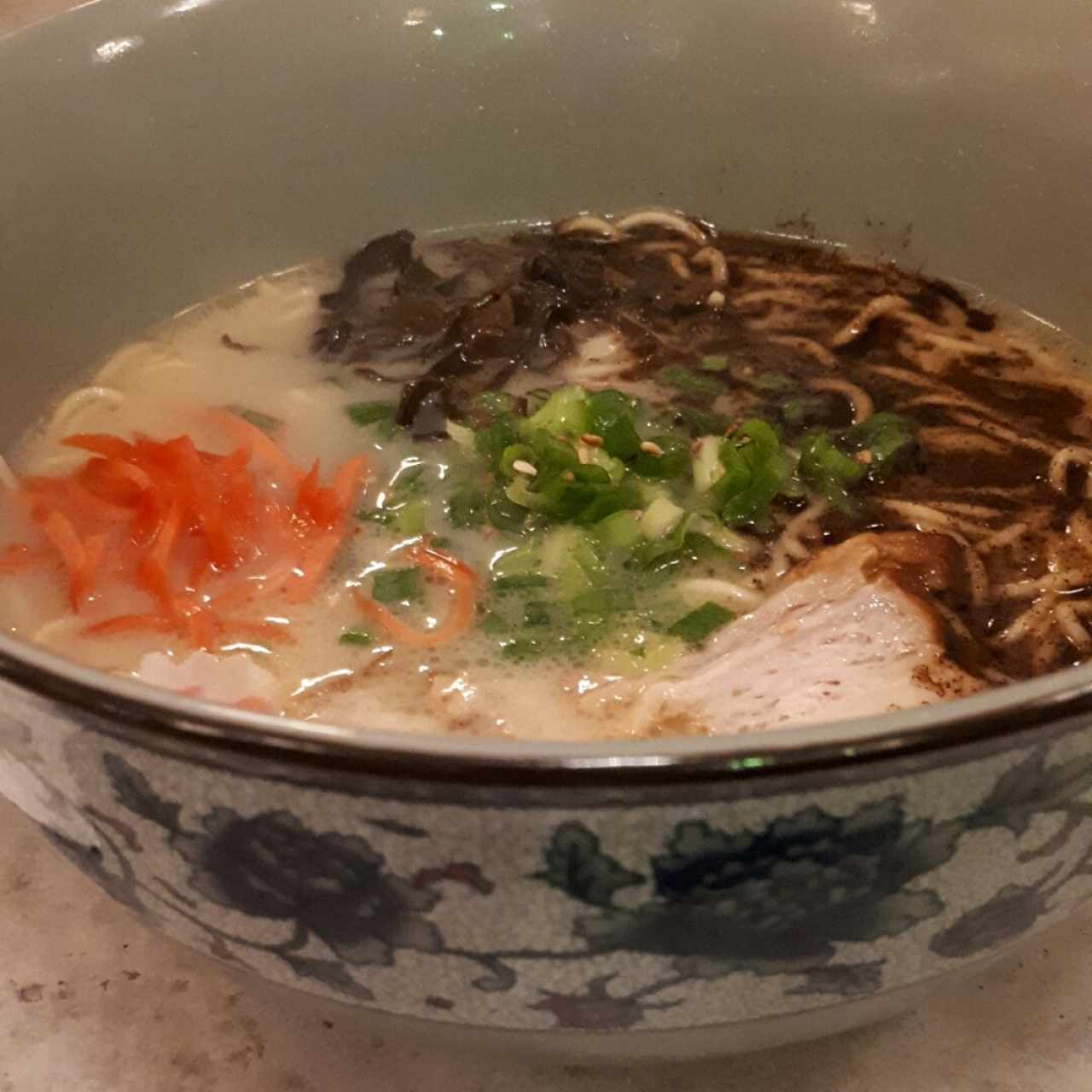 Ramen con caldo de pollo