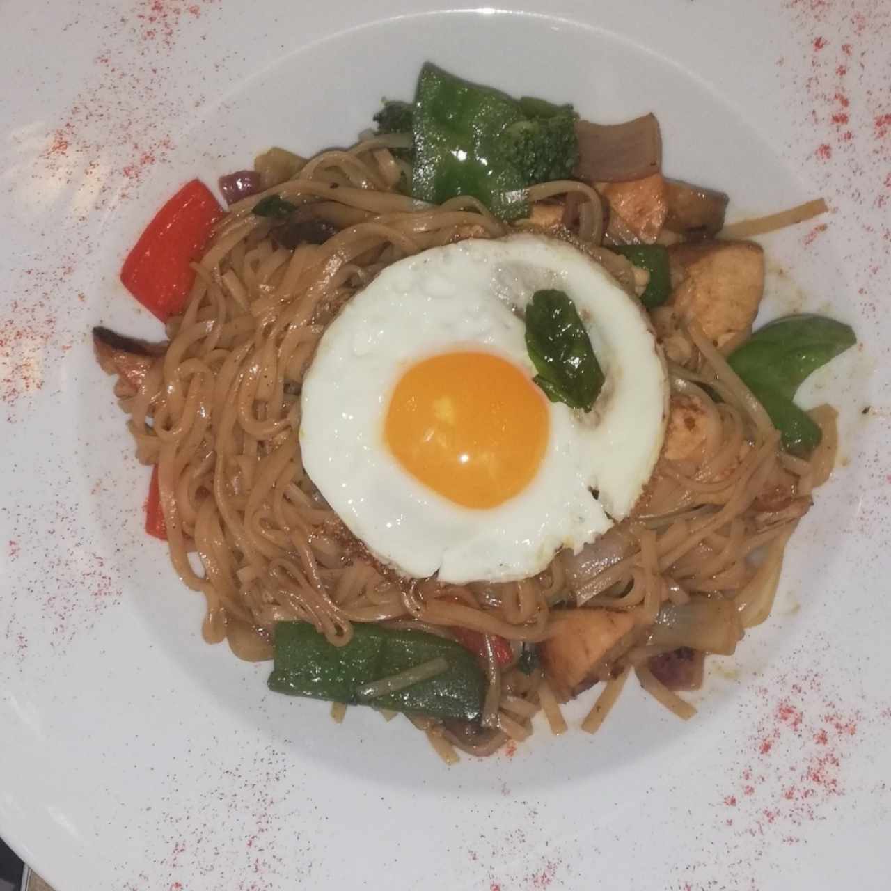 Pad Kee Mao de Pollo