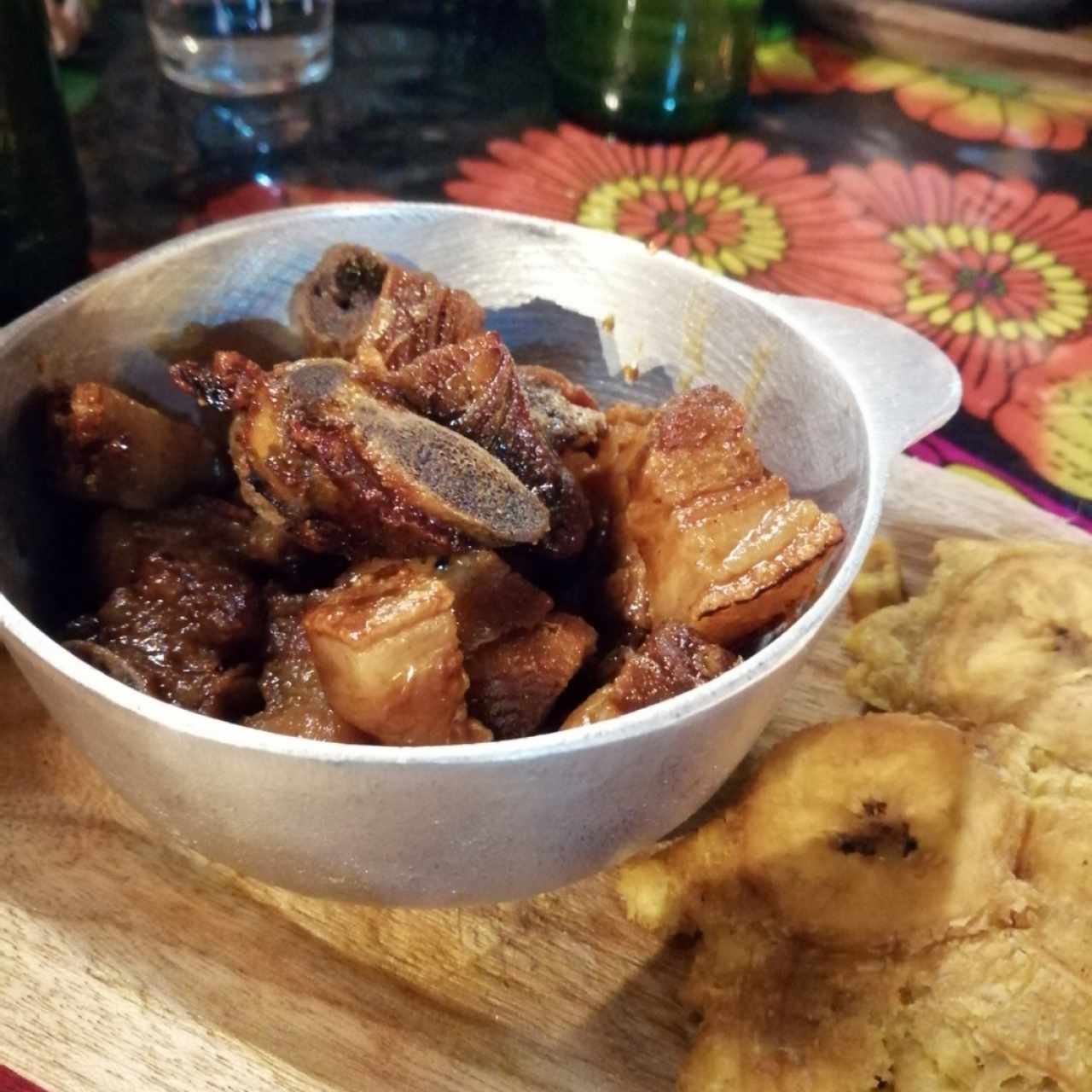 Chichareones bañados con Tamarindo