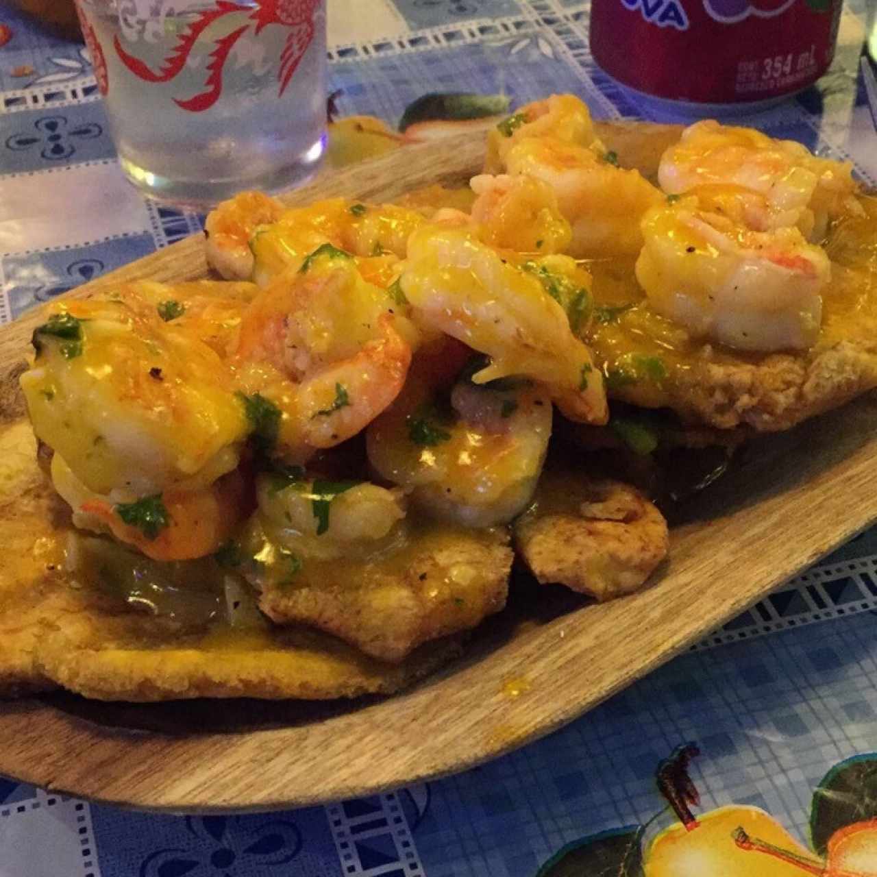 patacones con camarones