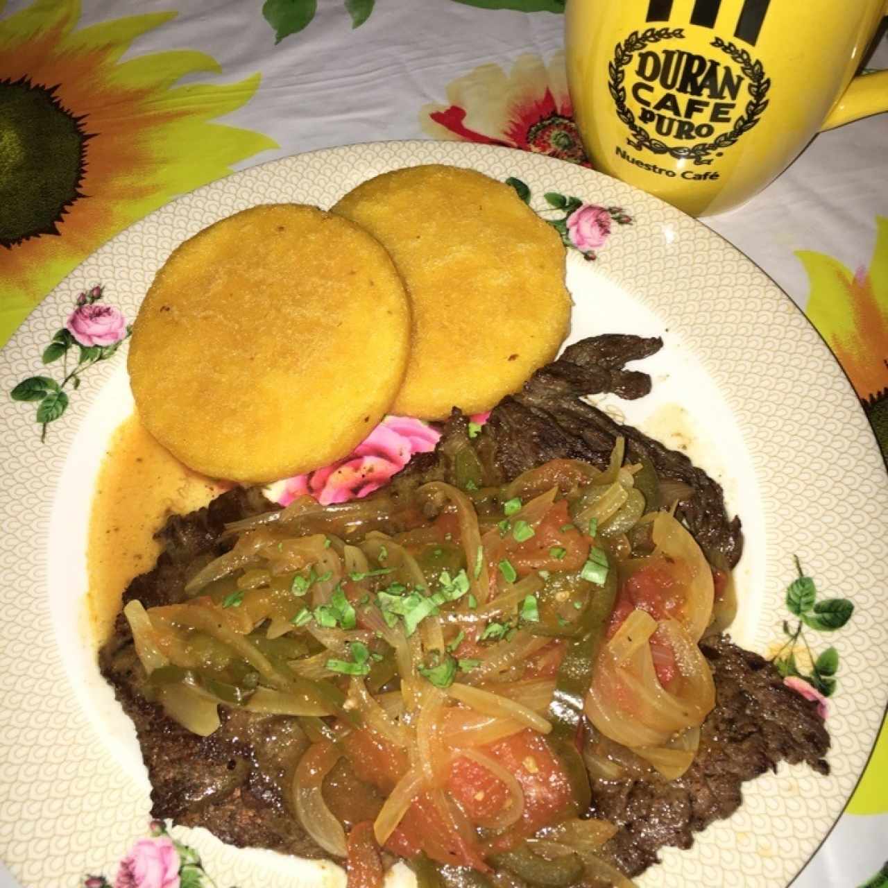 Bistec encebollado