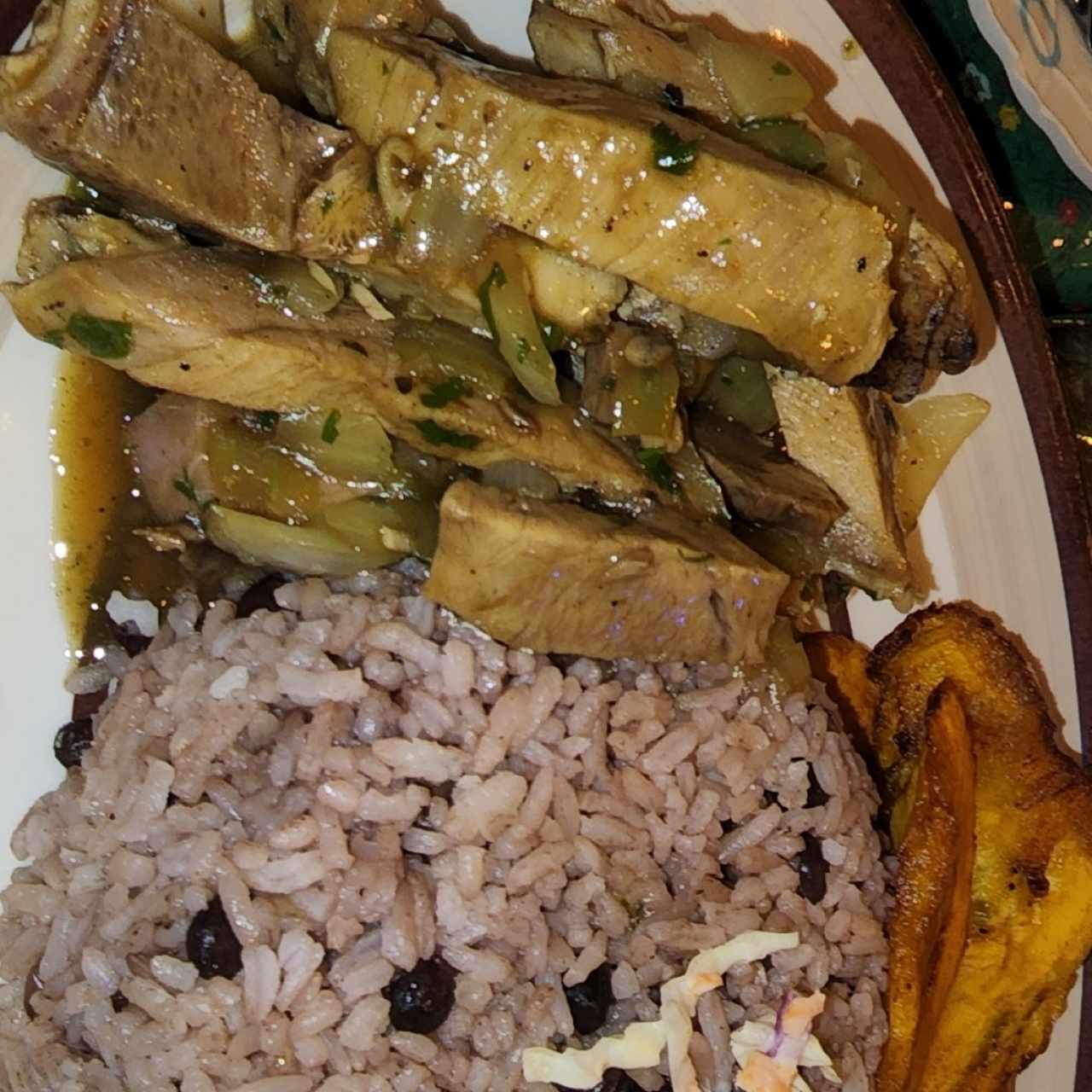 lechona y arroz con Guandu