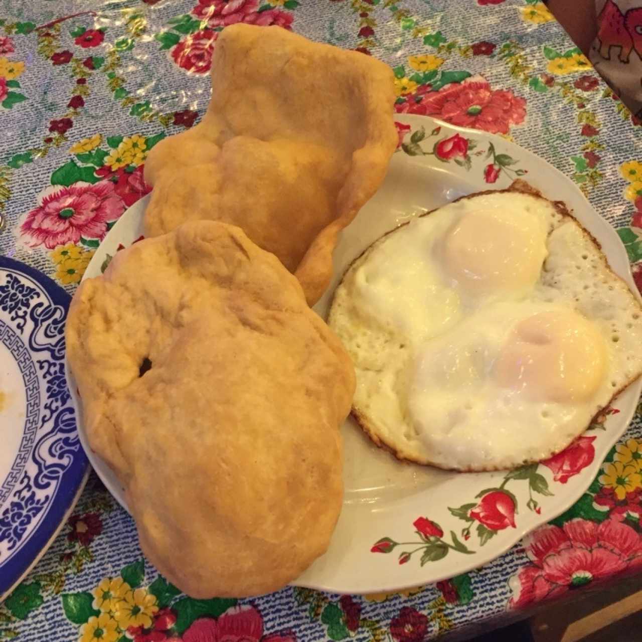 huevos fritos con hojaldra 