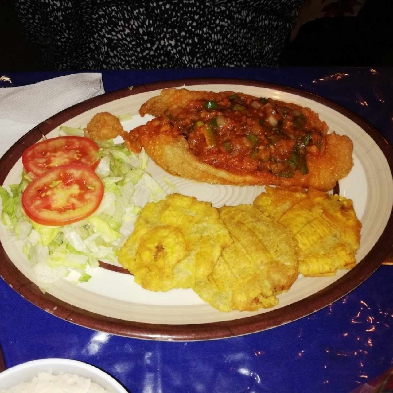 Filete de pescado con patacones