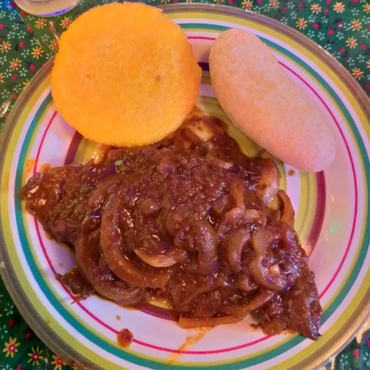 Hígado Encebollado con fritangas