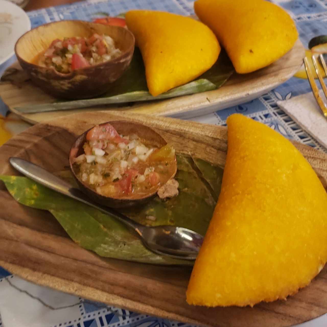 Empanadas de Pollo y Carne c/pico de gallo