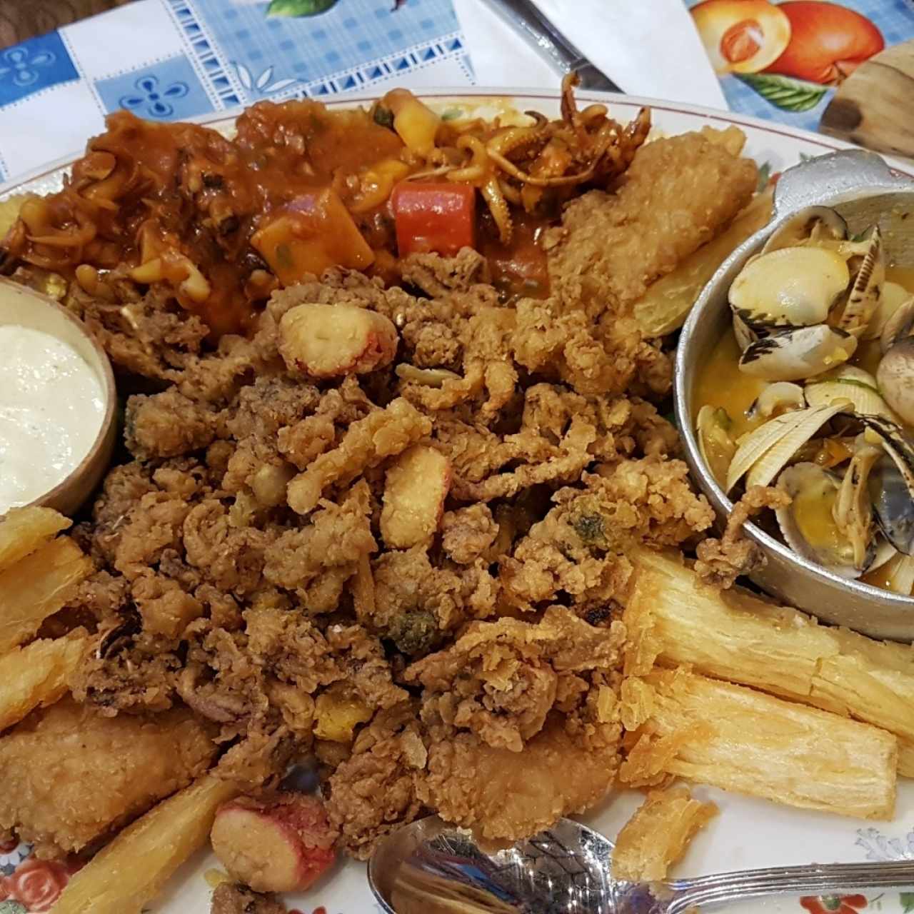 picada de mariscos.