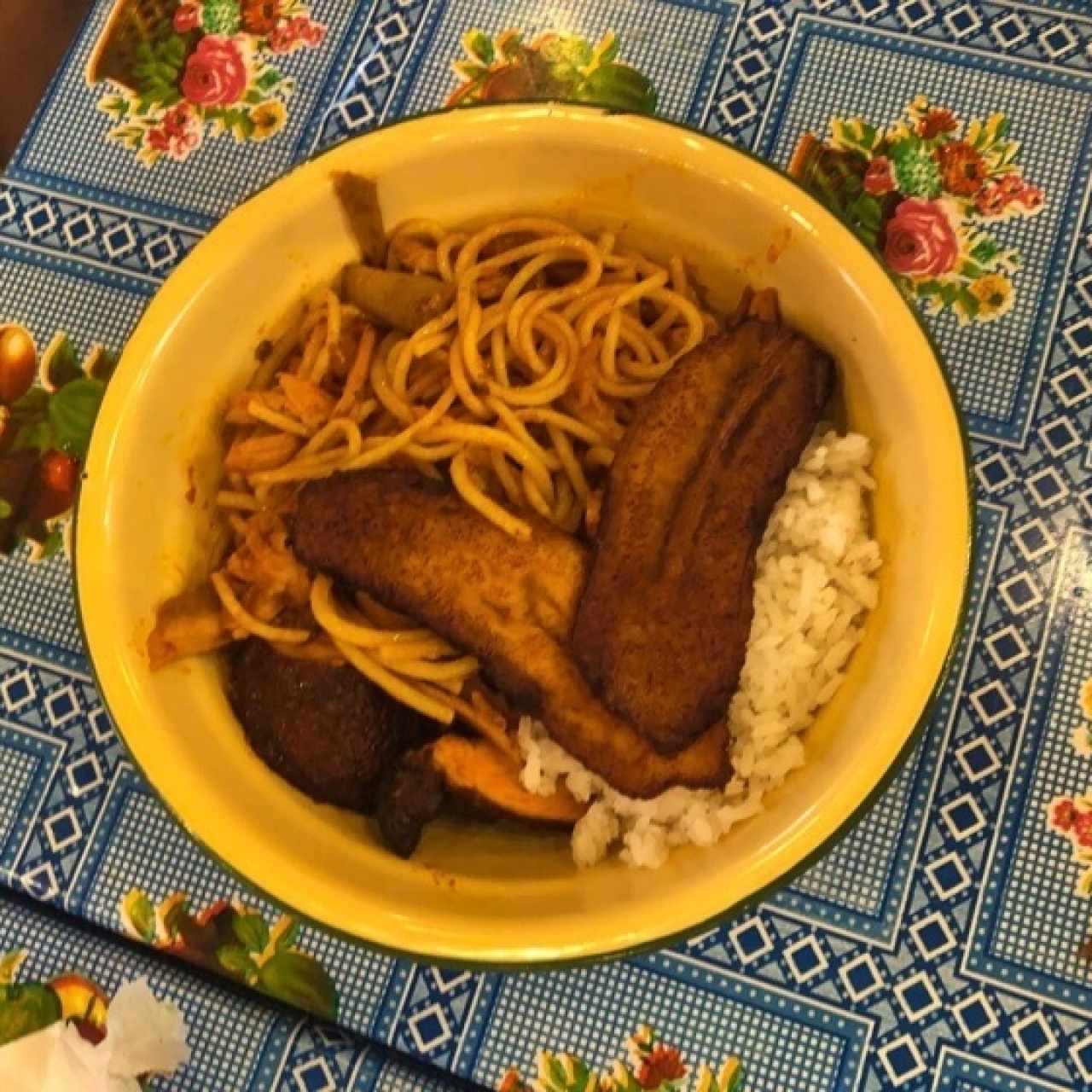 Macarrones con gallina y tajada