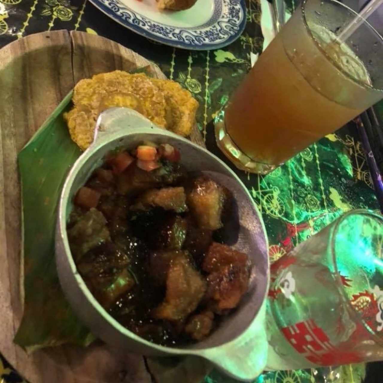 chicharones en salsa de tamarindl