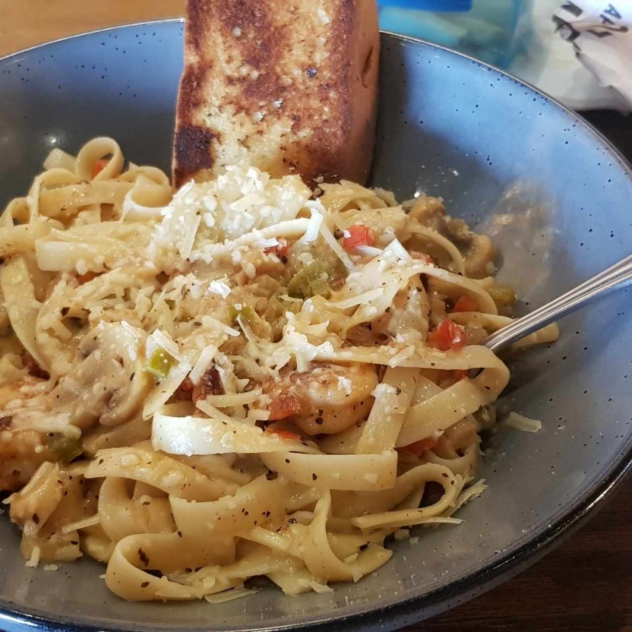 pasta con camarones (estilo Louisiana)