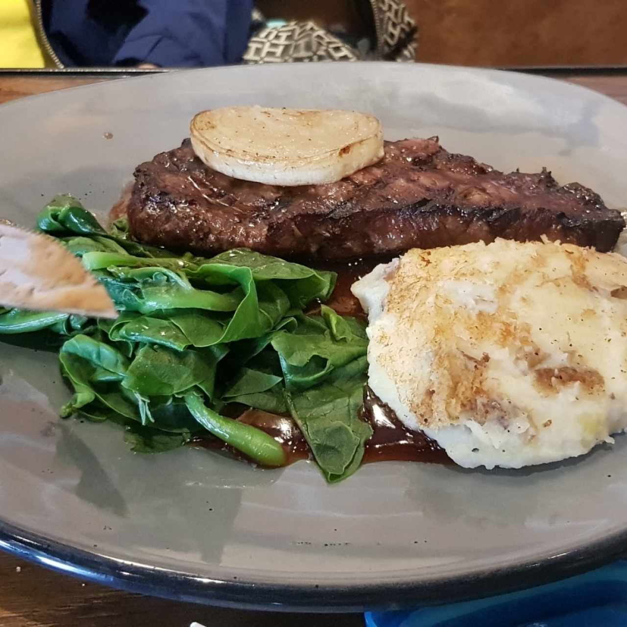 Filete con puré de papas