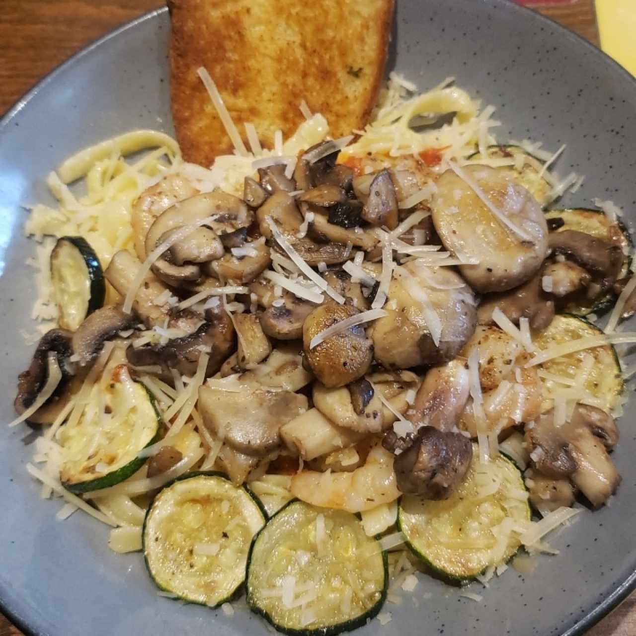 fetuccini con camarones