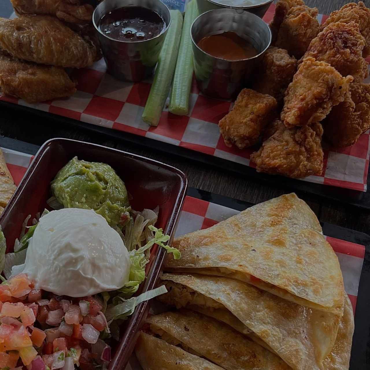 Quesadillas de pollo y Wings