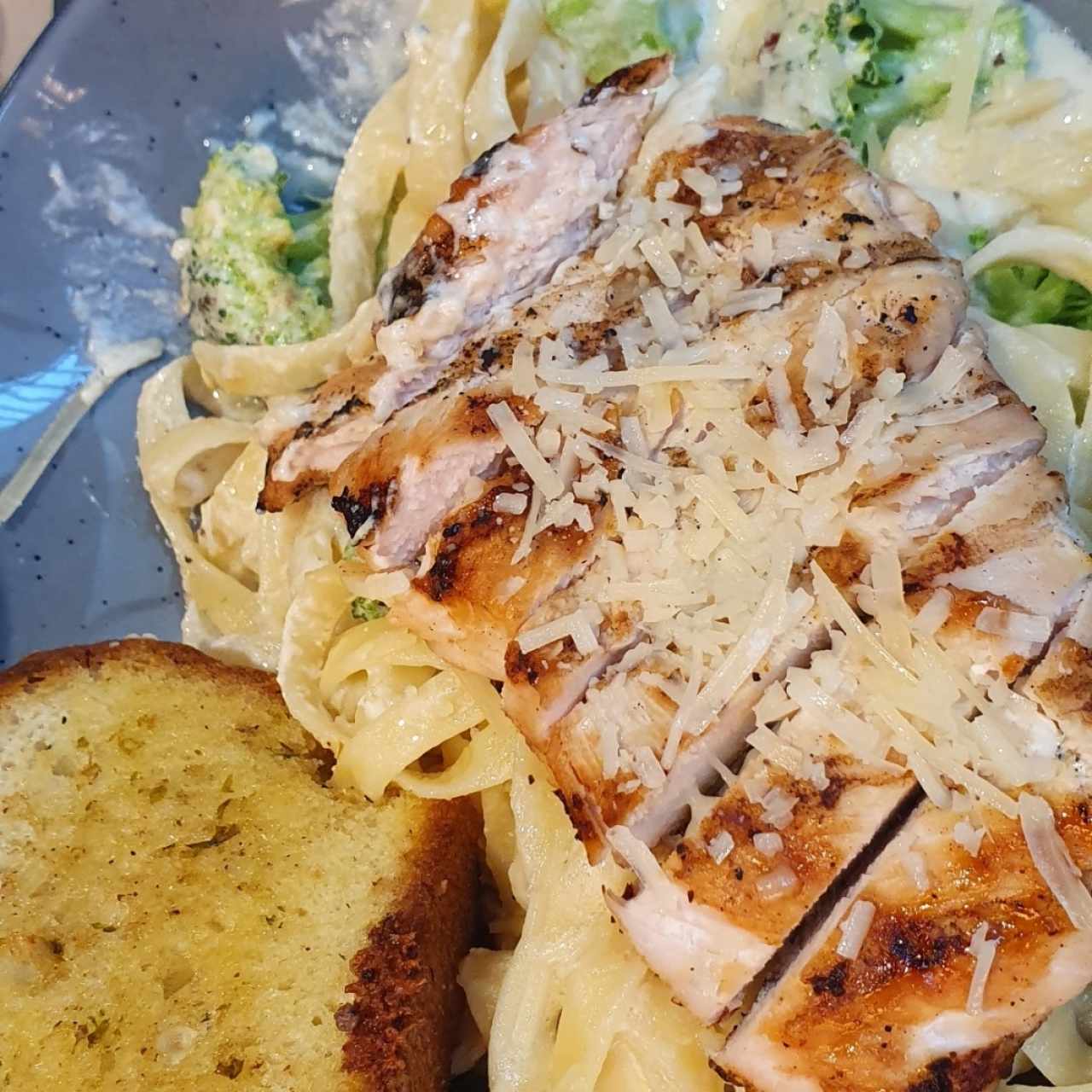 Chicken & Broccoli Alfredo Pasta