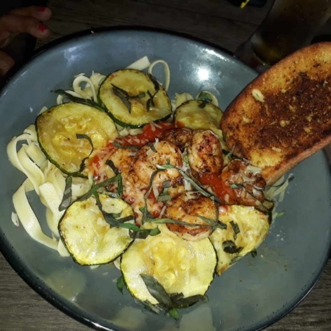 Fettuccine con camarones