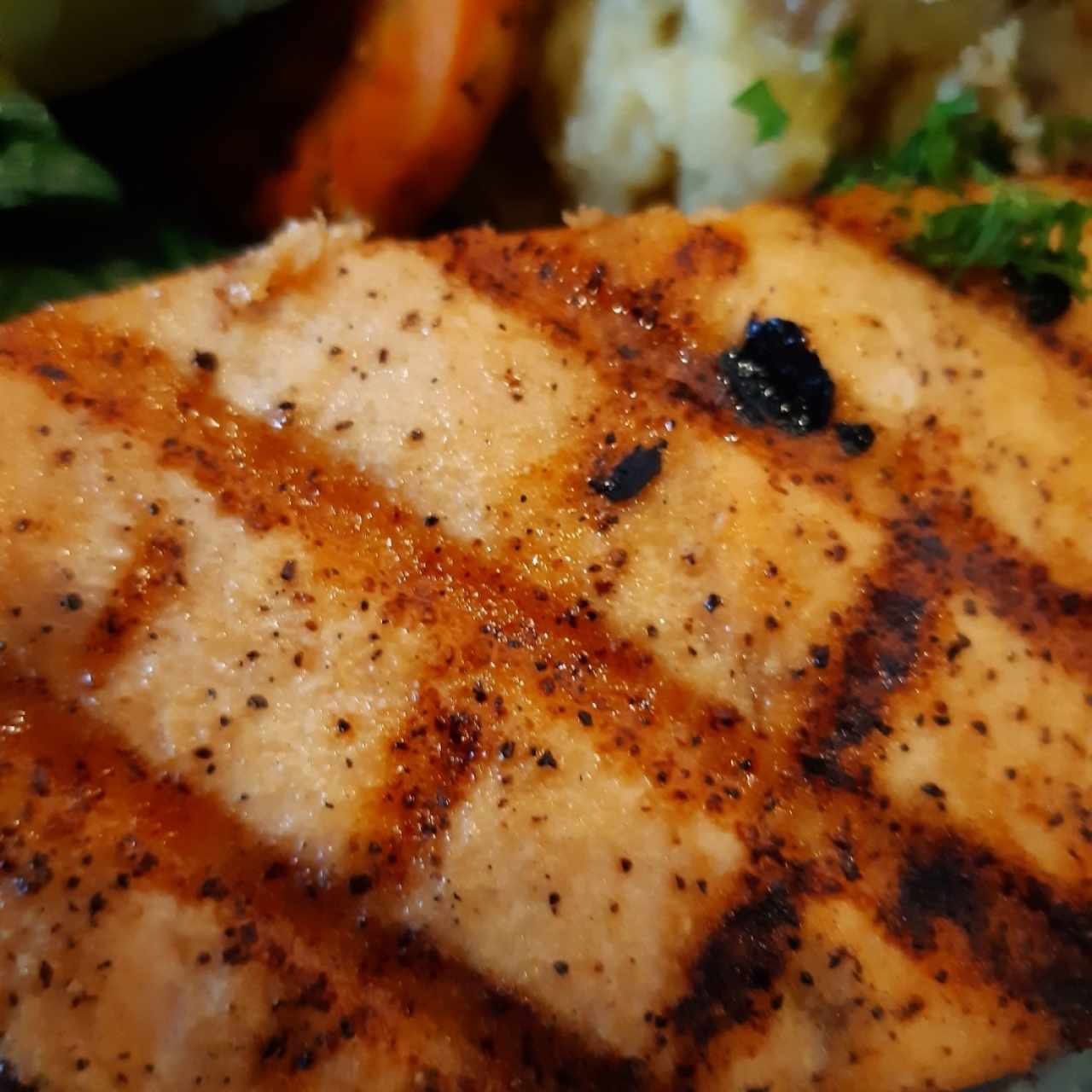 Pescados - Grilled Salmón