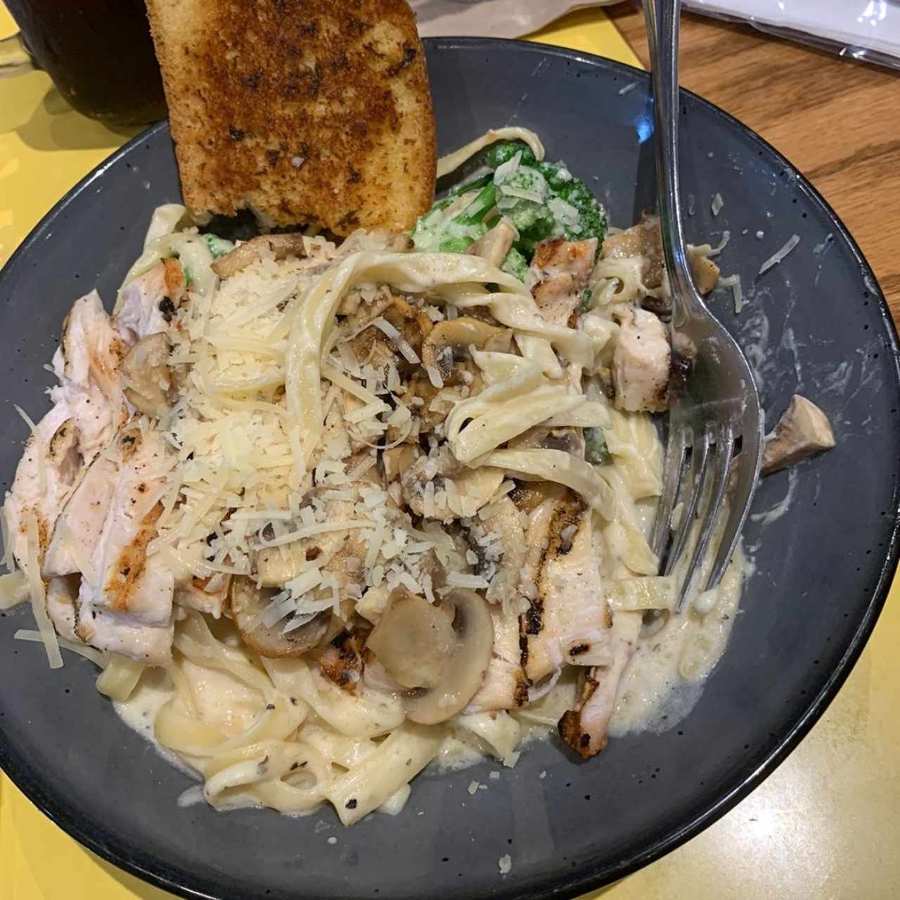 Chicken & Broccoli Alfredo Pasta