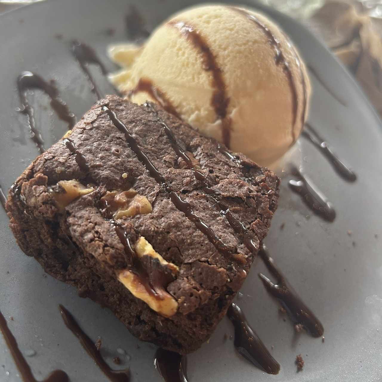 Brownie con helado