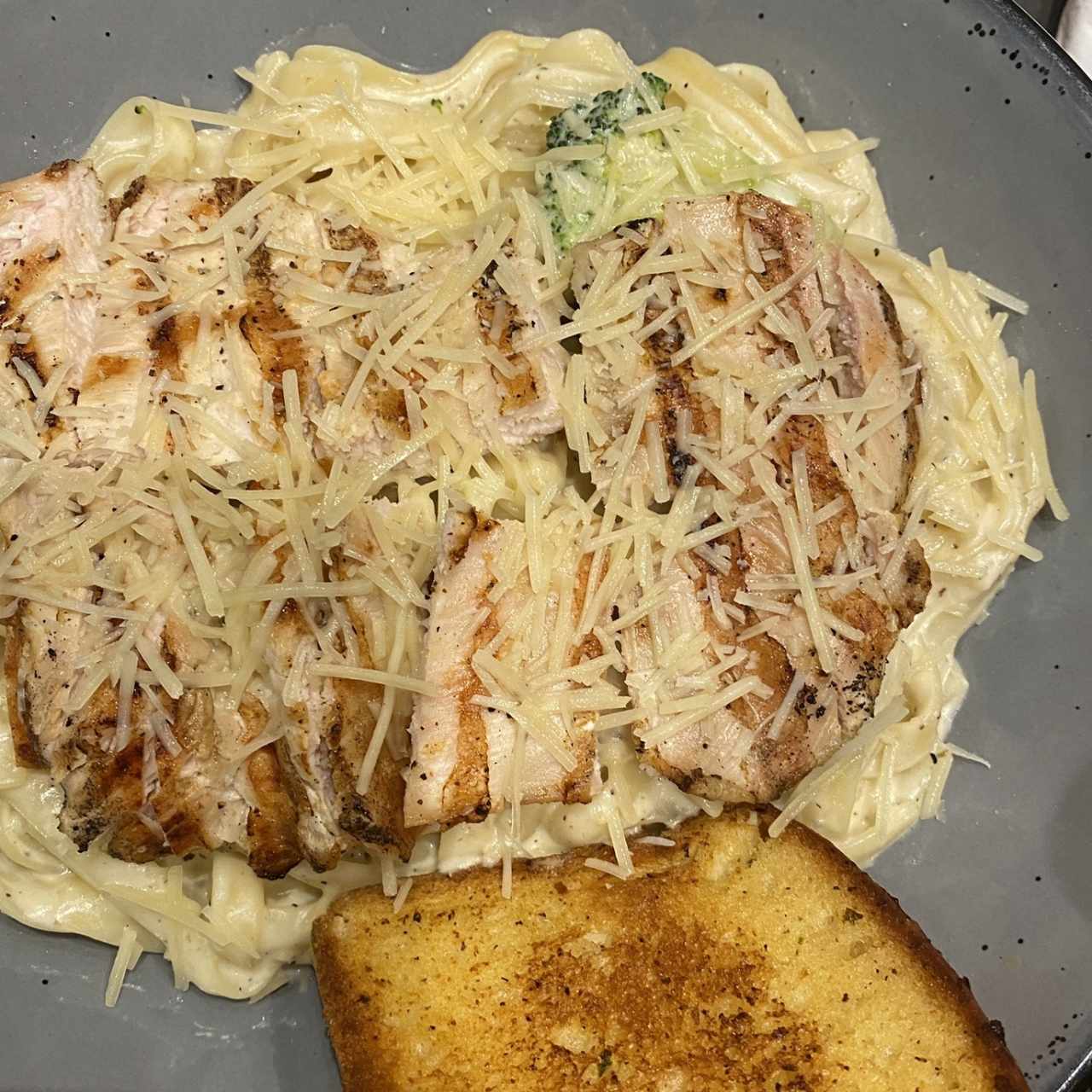 Chicken & Broccoli Alfredo Pasta