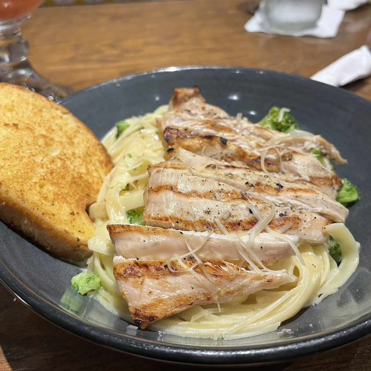 Fetuccini pollo y brocoli