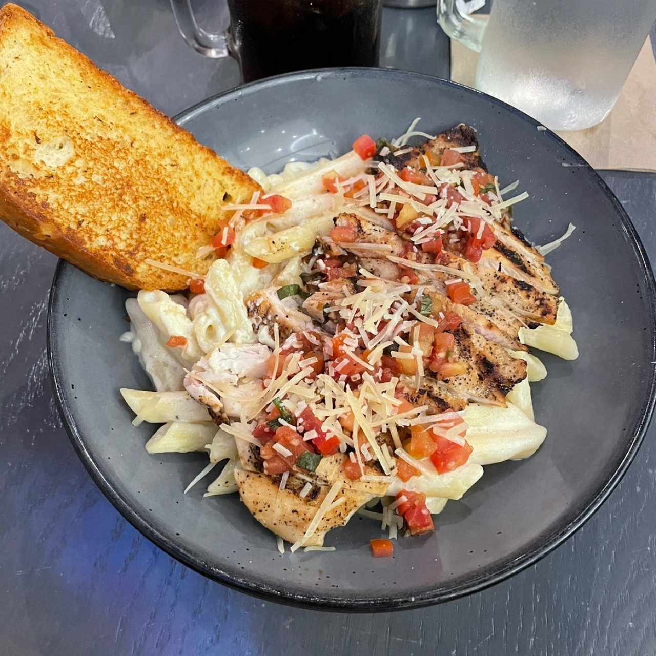 Penne a la carbonara con Pollo 