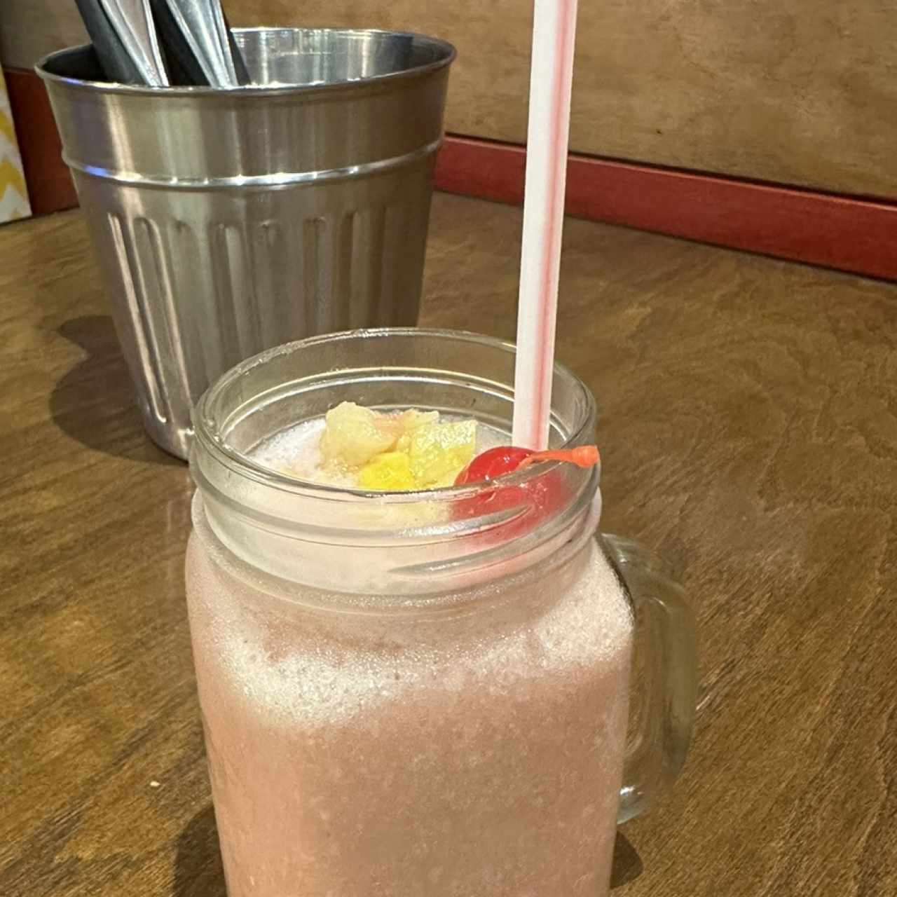 Smoothie de banana, fresa, piña y coco