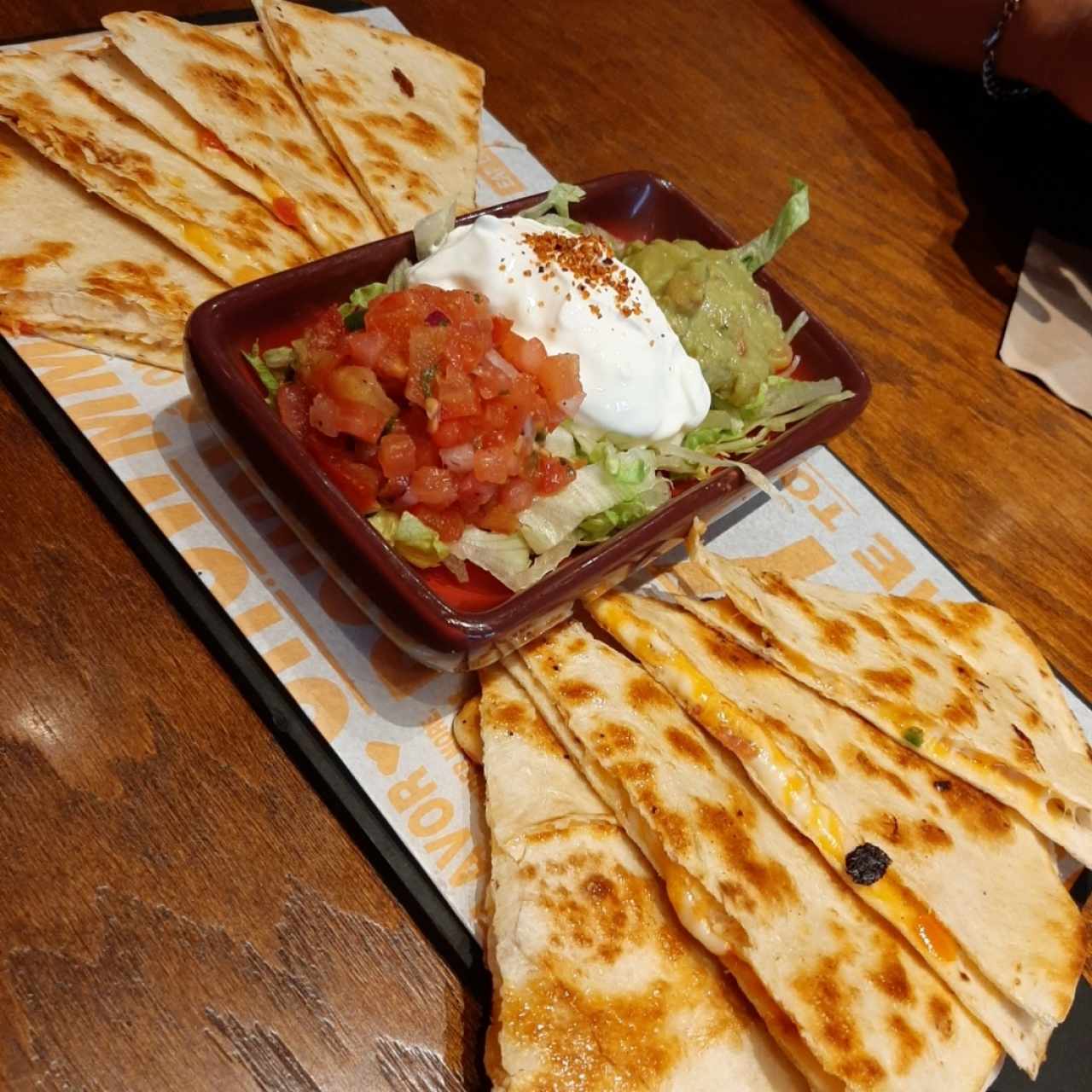 Entradas - Mucho Quesadilla de Pollo