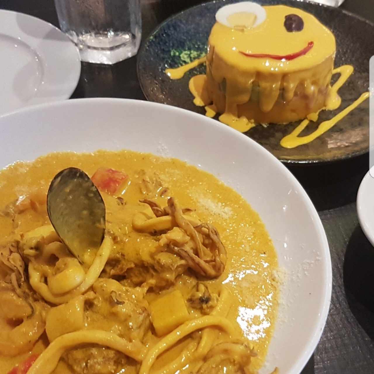 causa de camarones y pescado a lo macho