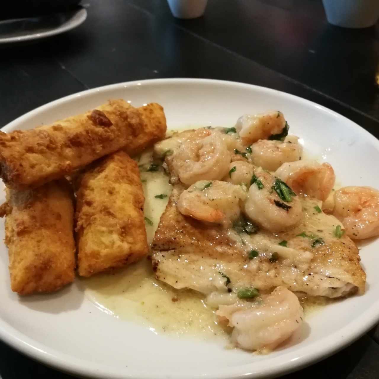 corvina con langostinos