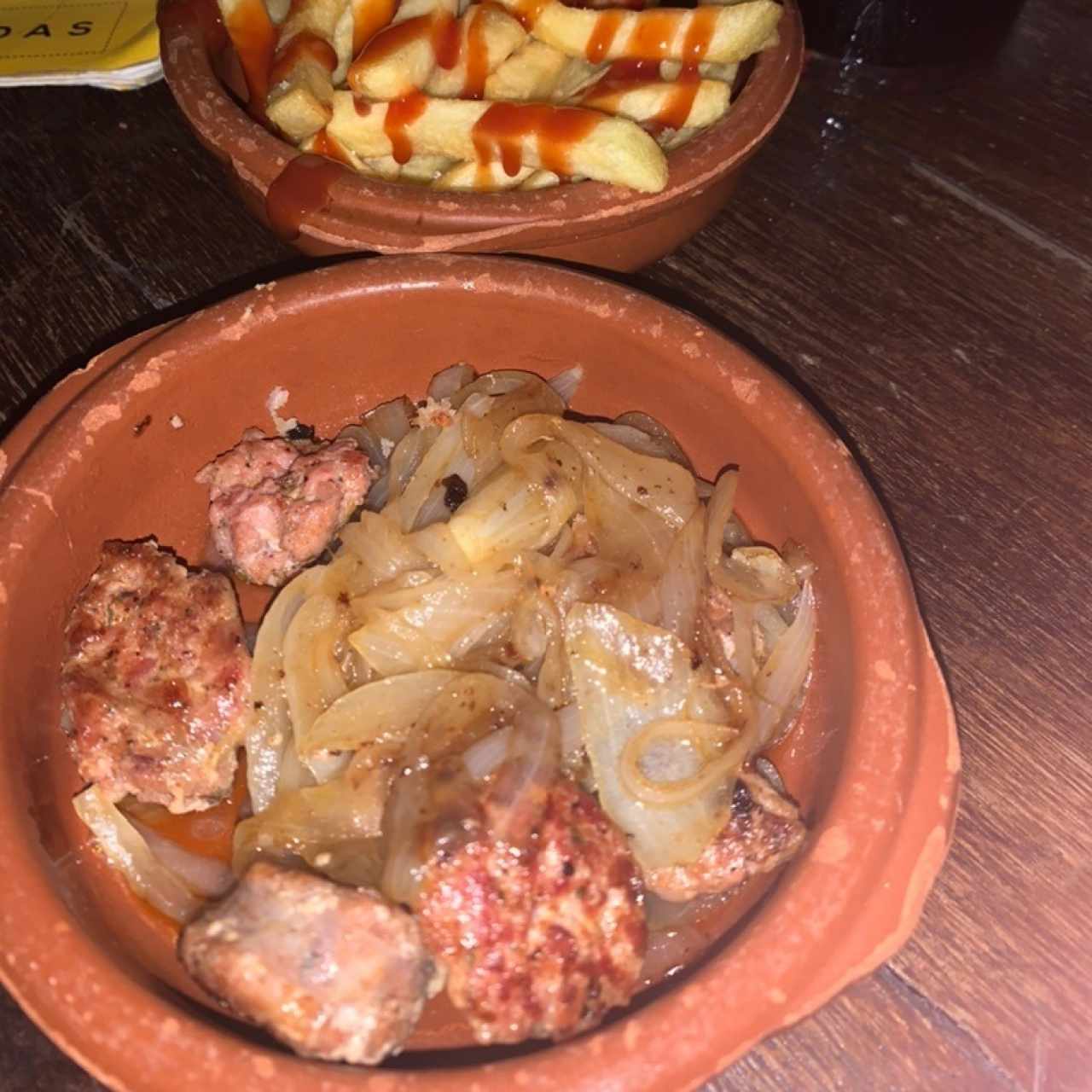 carne encebollada