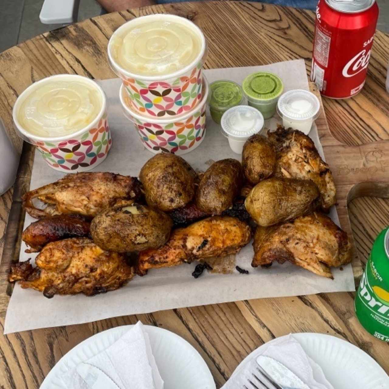 Pollo entero con 3 acompañamientos 