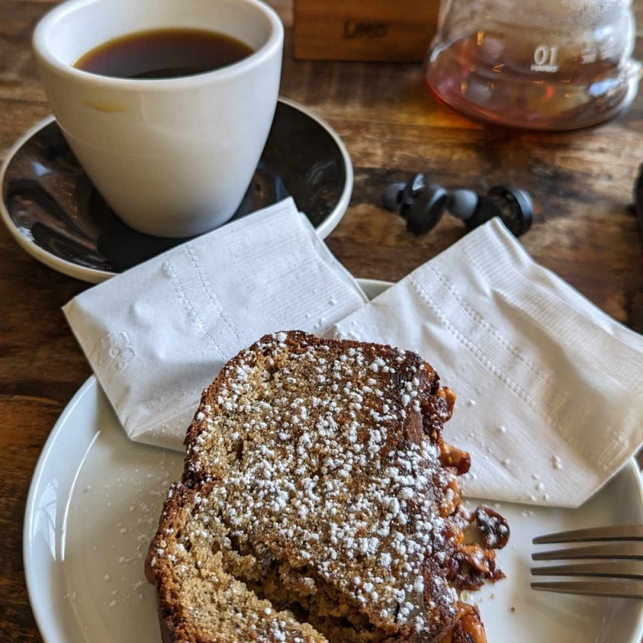 Café filtrado pacamara y postre de banana con almendras y caramelo. 🤙🏽😎