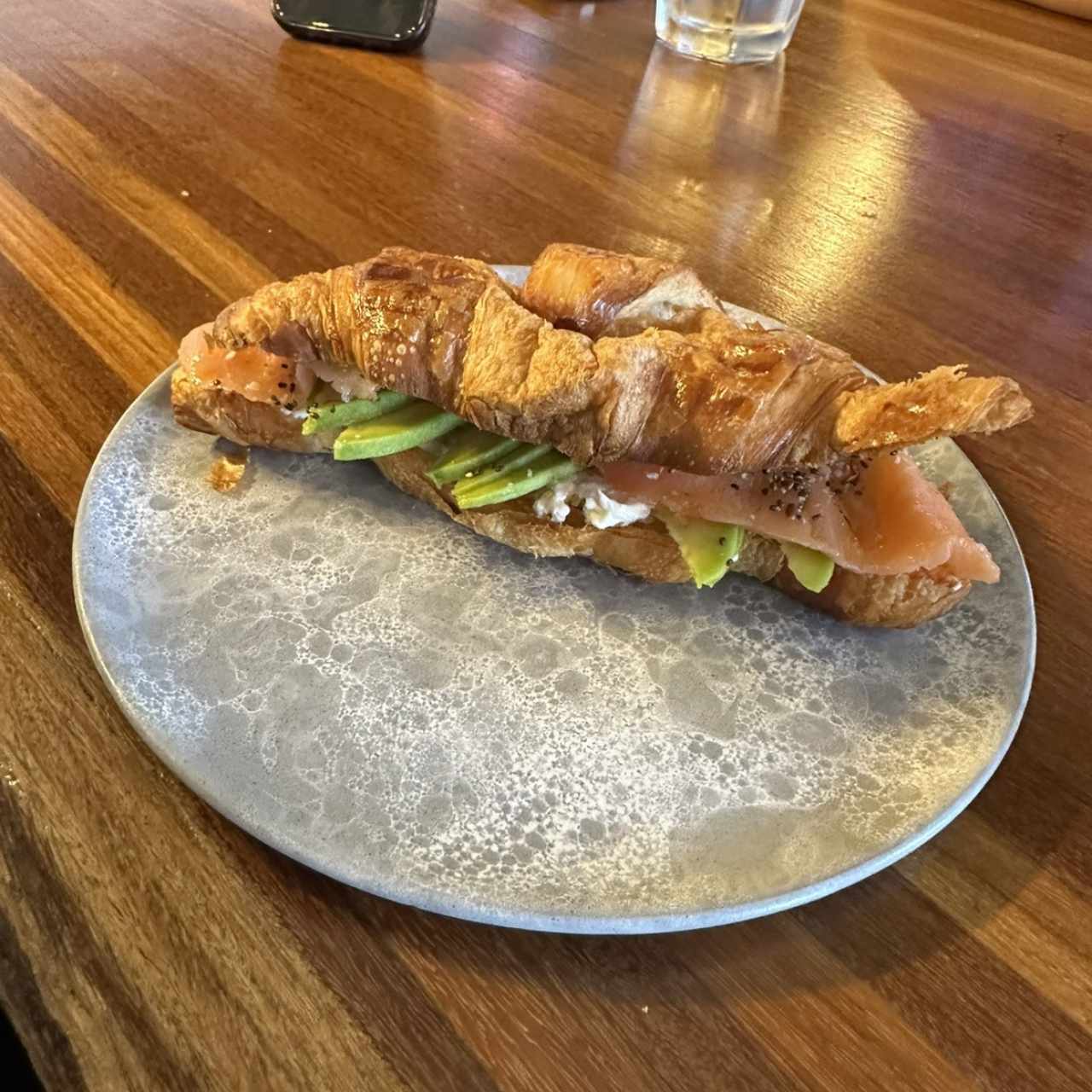 Croissant de salmón