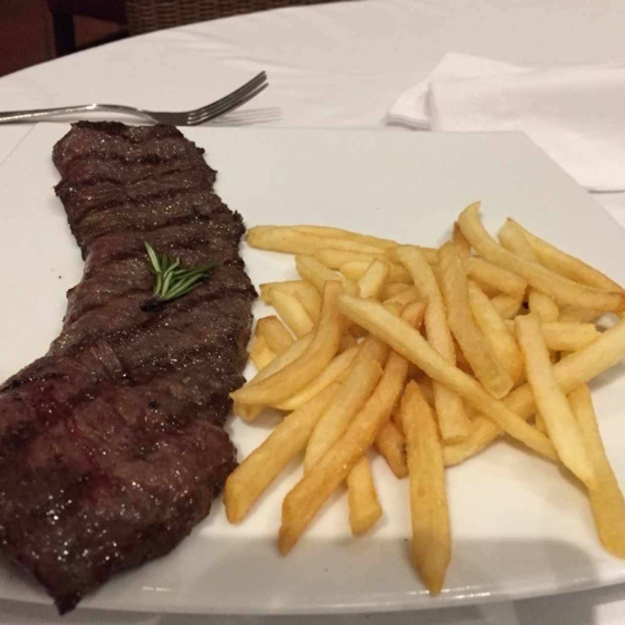 Entraña con papas fritas