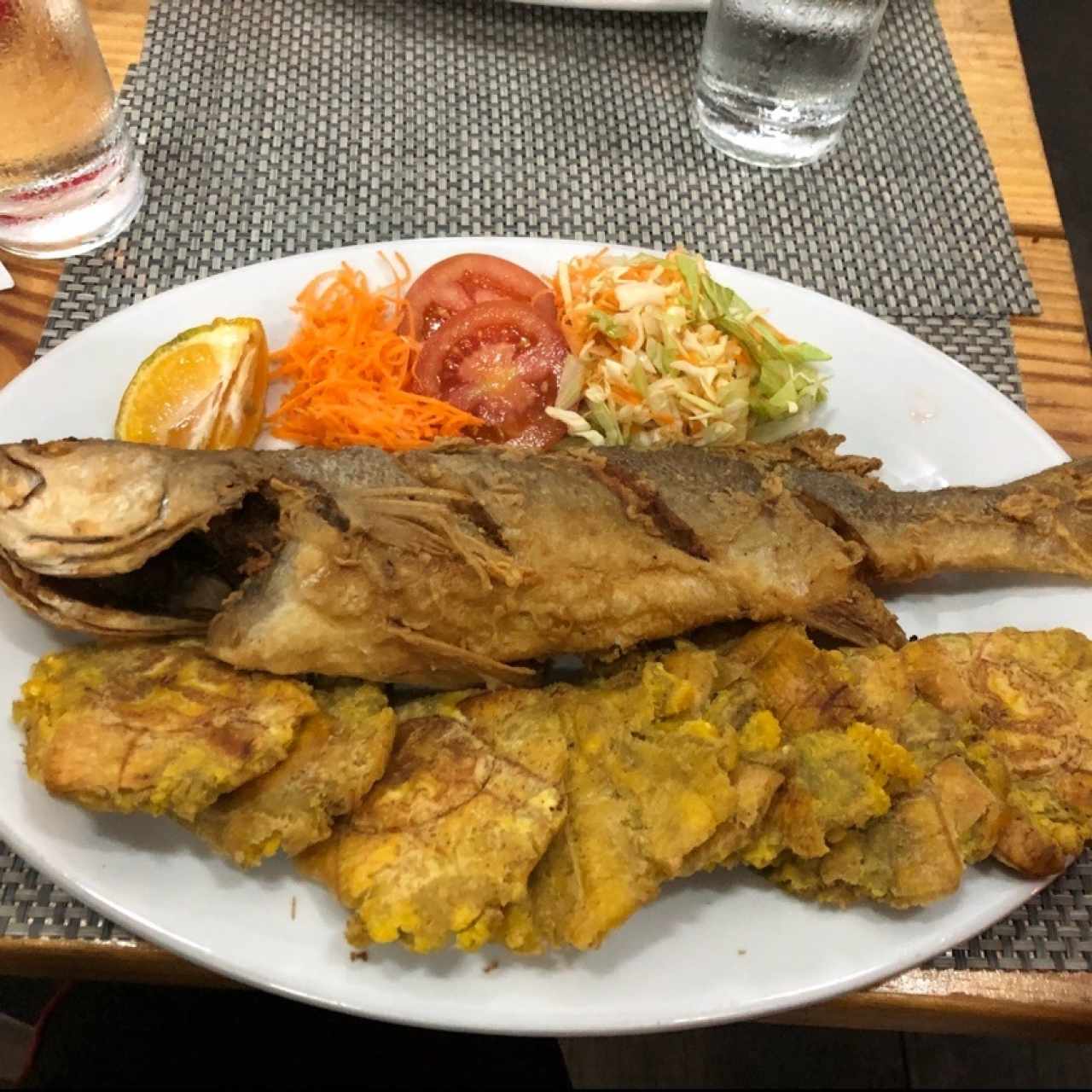 pescado frito con patacones