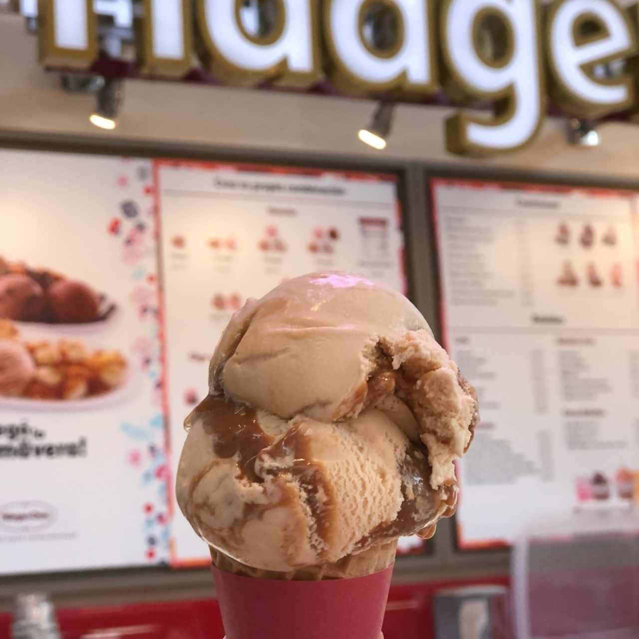 cono con helado de dulce de leche