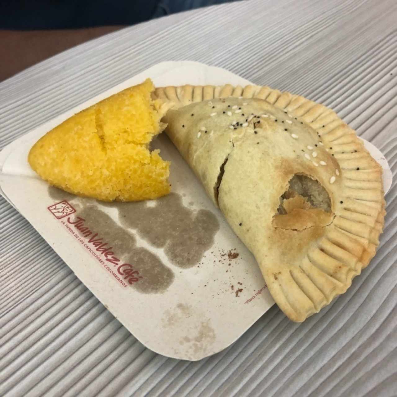 empanadas de pollo y carne. 