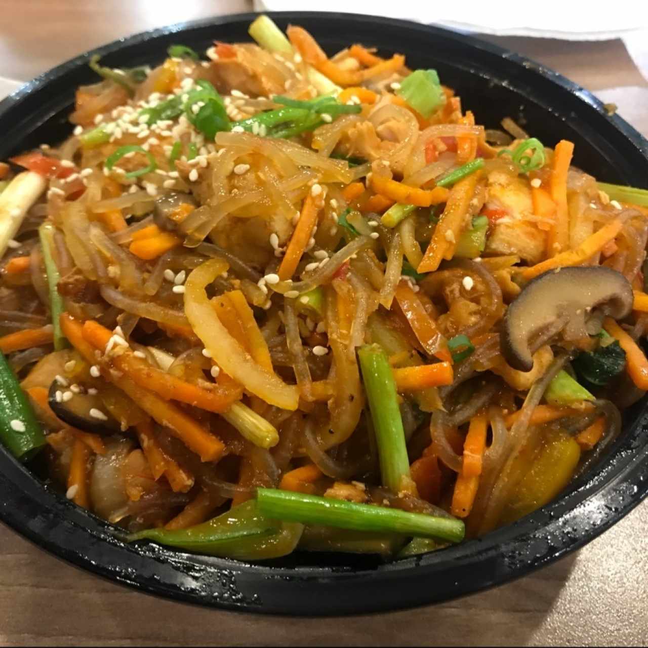 Japchae de pollo