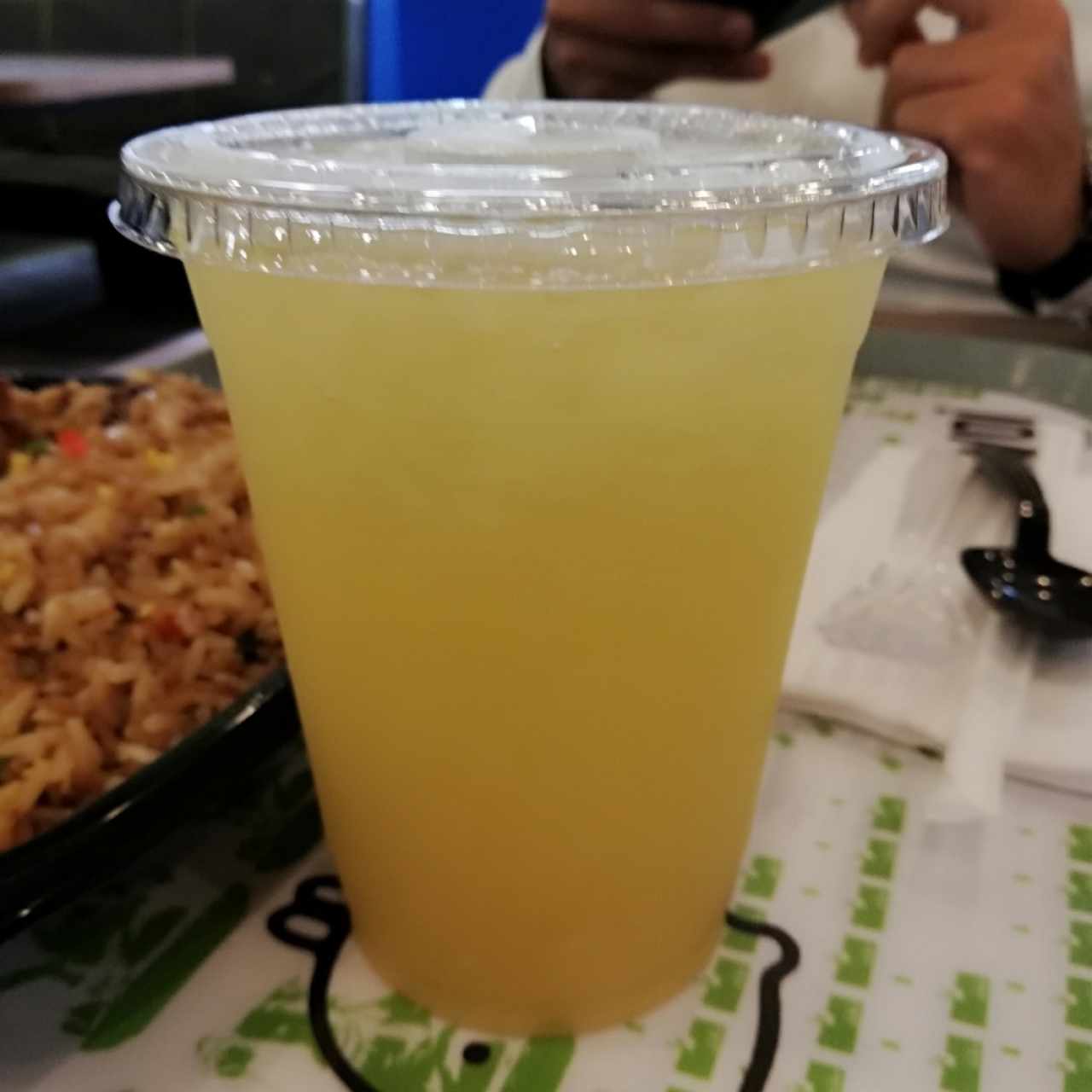 Jugo de piña y canela