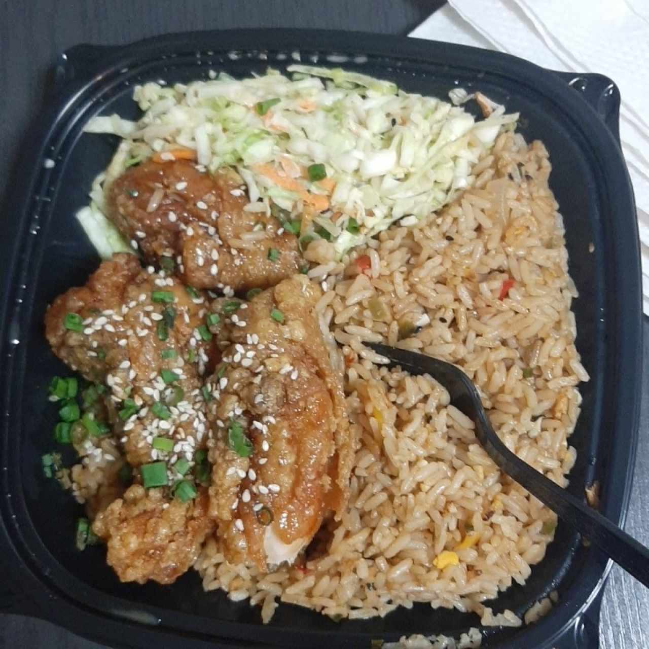 pollo coreano y aroz arroz al wok