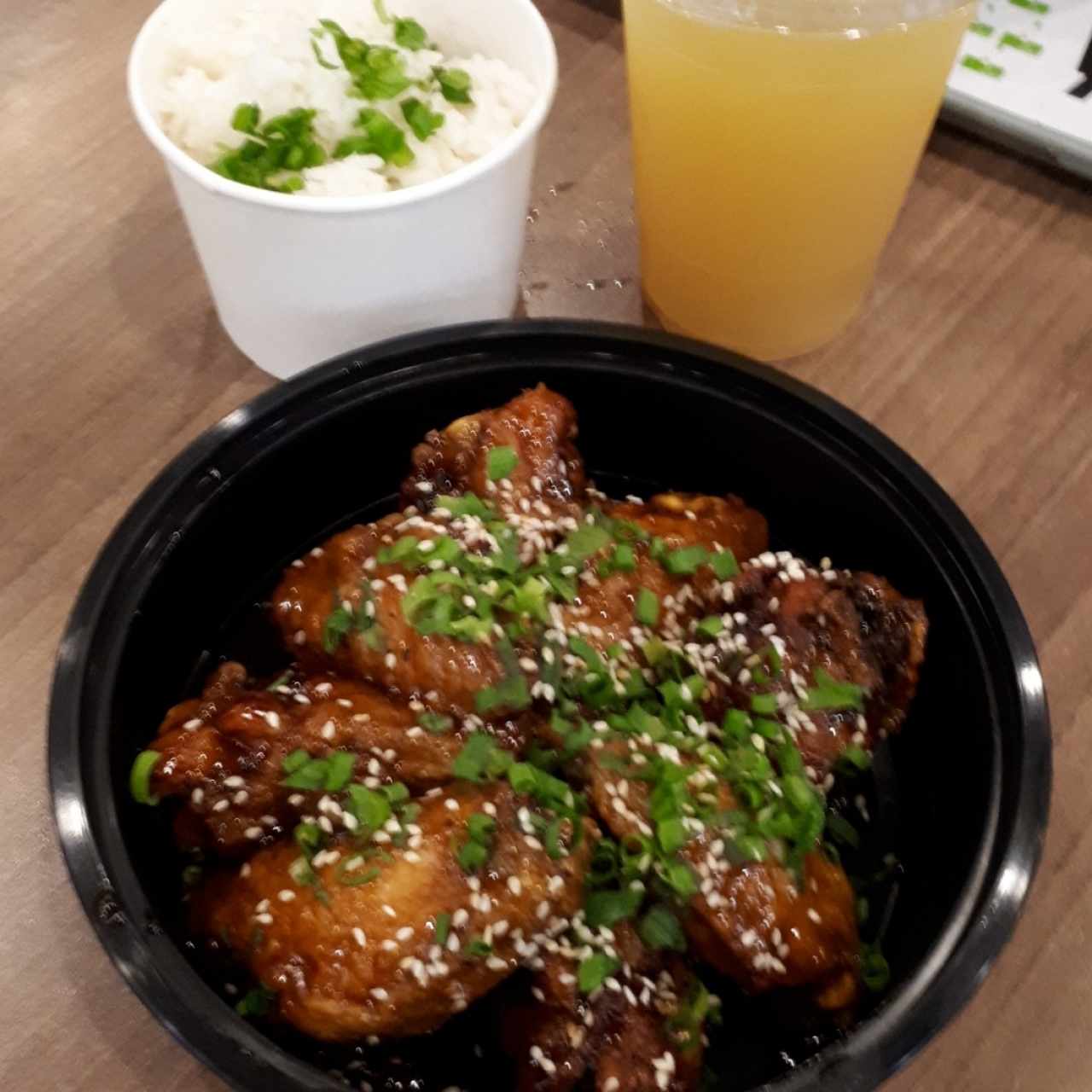 Korean BBQ Wings con arroz de jazmín