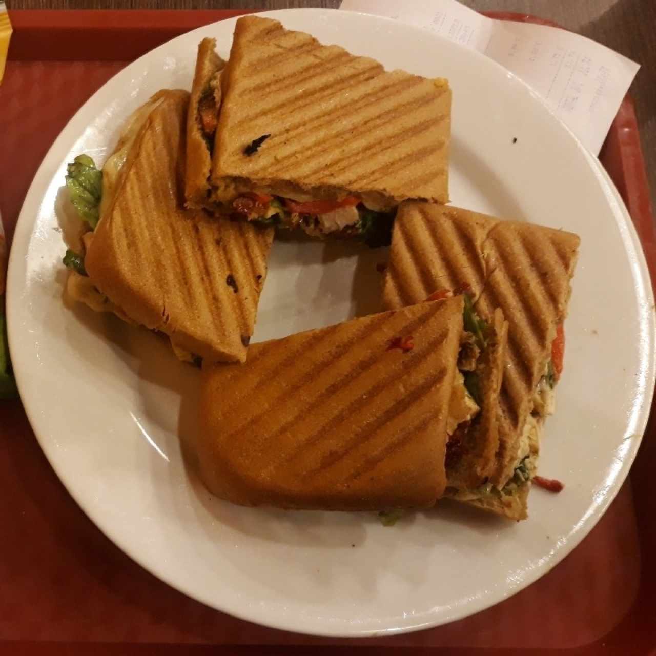 Panini - pollo al pesto y tomate deshidratado