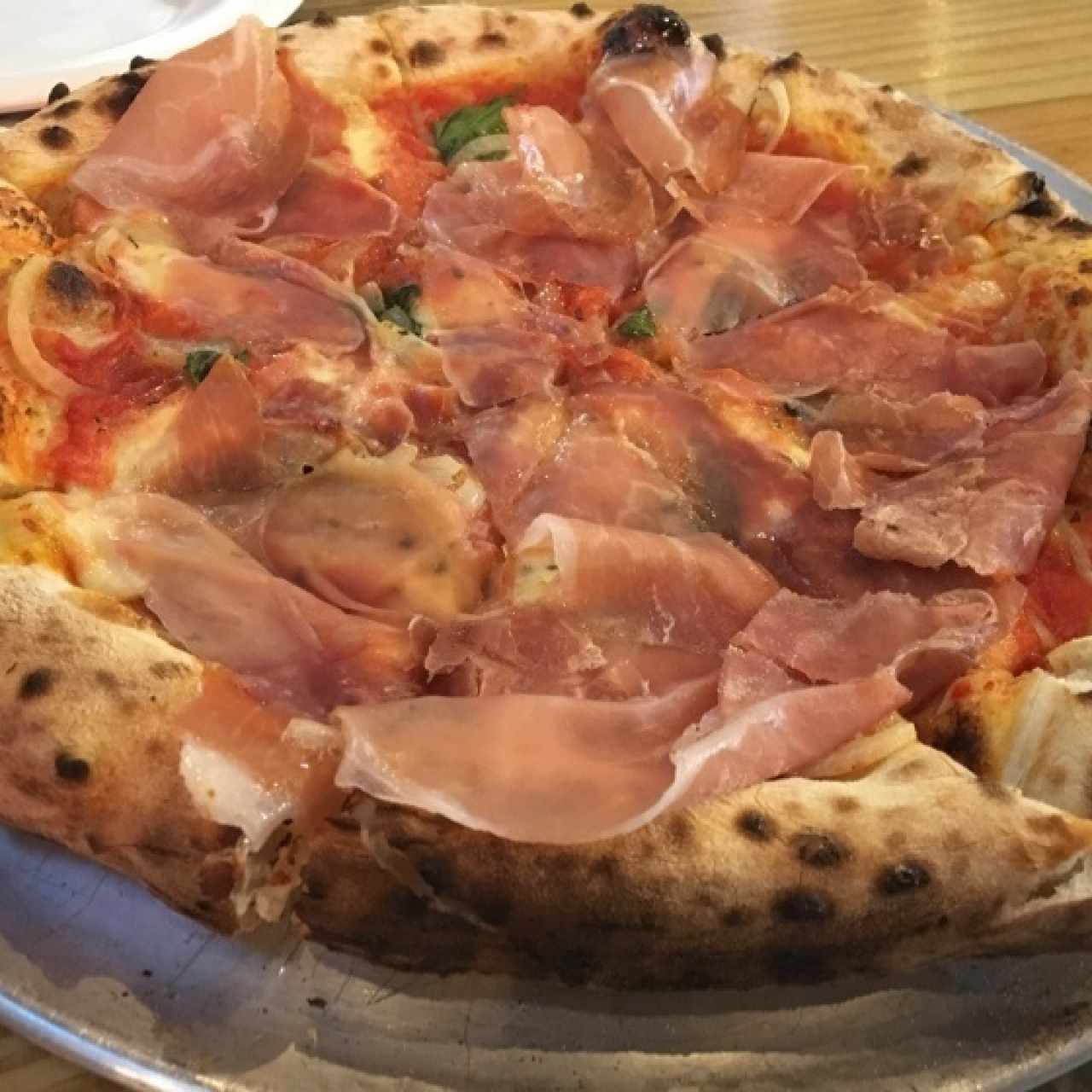 pizza margarita con jamon serrano 