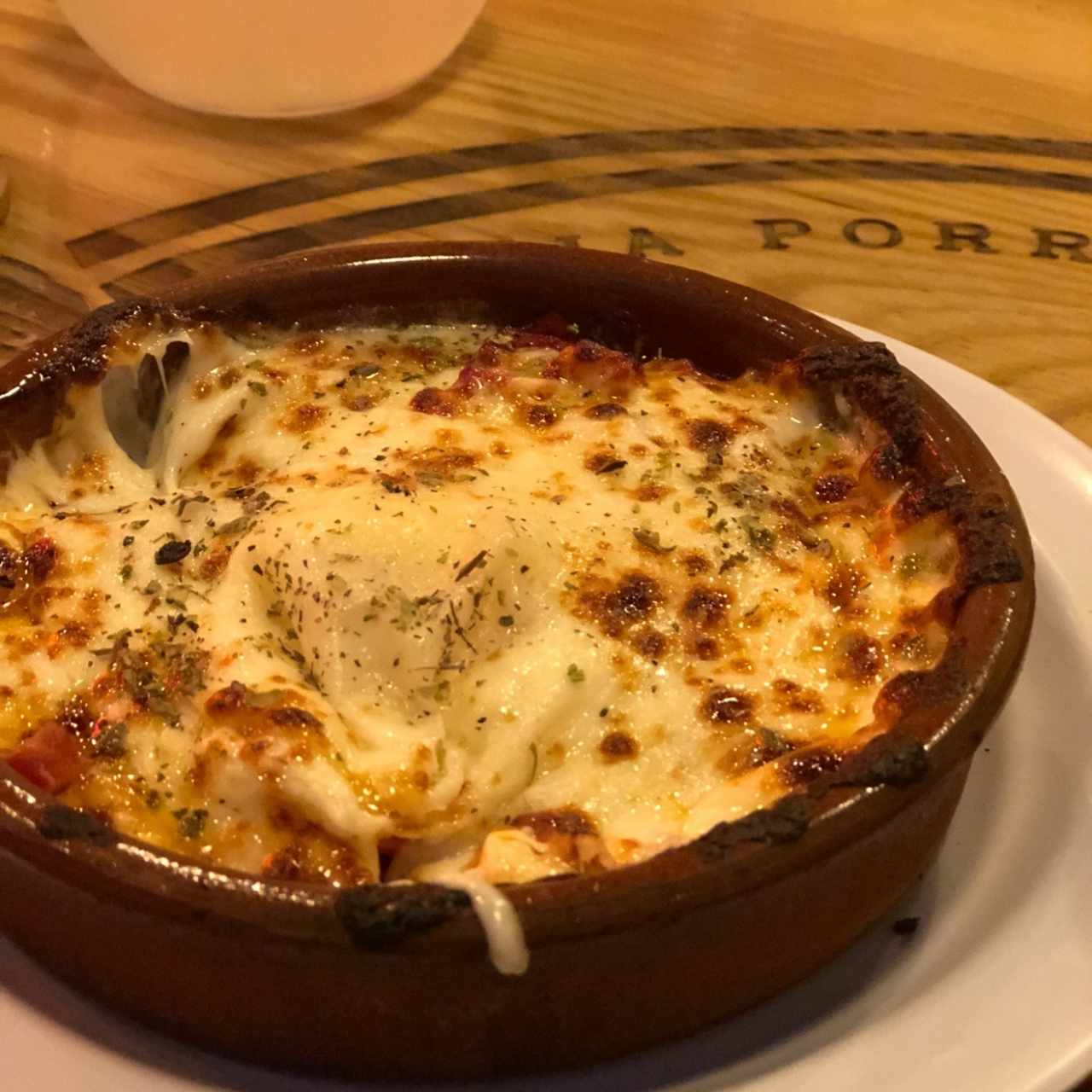 queso fundido con chorizo