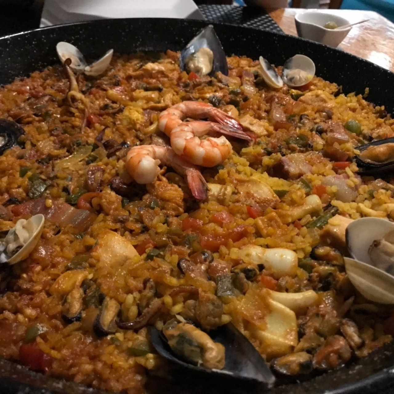 Paella Mar & Tierra