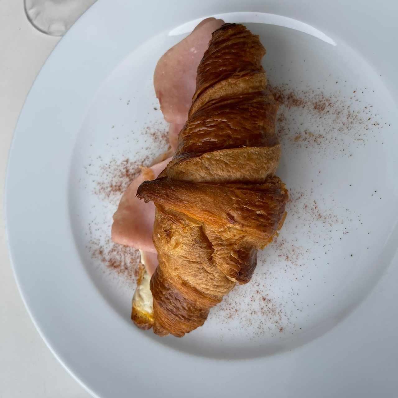 Croissant de Jamón de Pierna y Queso Muenster